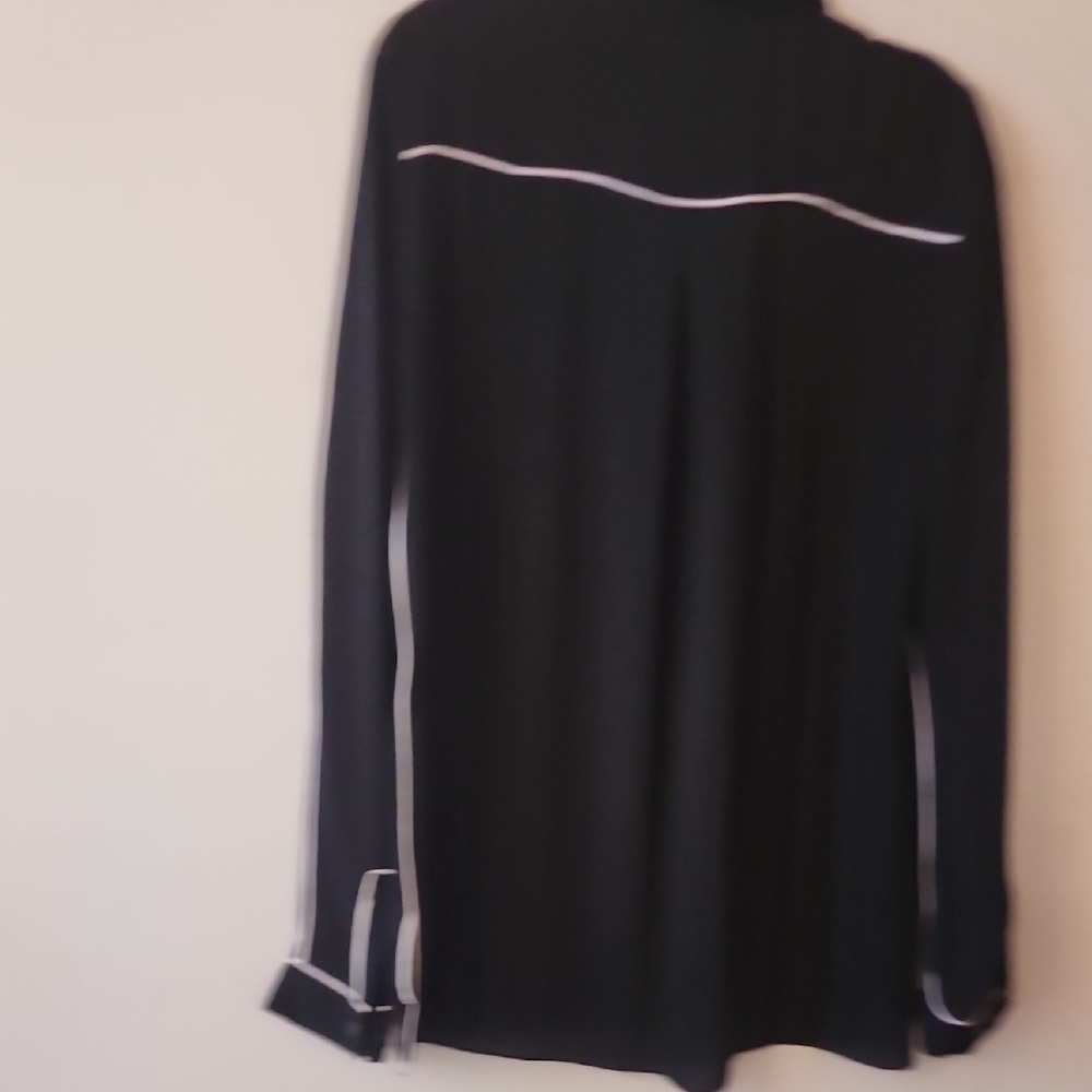 New Without Tag Tahari Black Blouse with White Trim - Picture 6 of 7